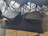 many chairs that are sitting on the floor in the room