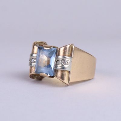 une image représentant une bague en or sertie d'une topaze bleue et de diamants