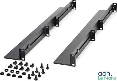 une paire de supports métalliques noirs avec vis et écrous