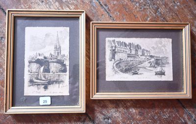 deux dessins encadrés représentant une ville et un pont, posés sur un parquet
