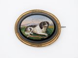 une image représentant un tableau où l'on voit un chien couché dans un champ
