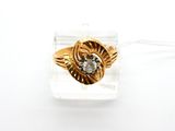 une image d'une bague en or avec un diamant au centre