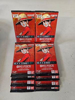 quatre paquets de cigarettes « One Piece » empilés les uns sur les autres