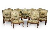 une photo représentant un ensemble composé de six chaises et d'un canapé