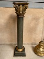 Colonne décorative de style classique avec un chapiteau scul… (photo 2)