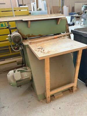 a machine that is sitting next to a trash can