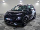 la citrole noire est garée sur un carrelage en damier