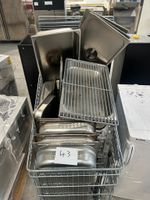 Lot de bacs gastro, vendu sans les caddies, en l'état