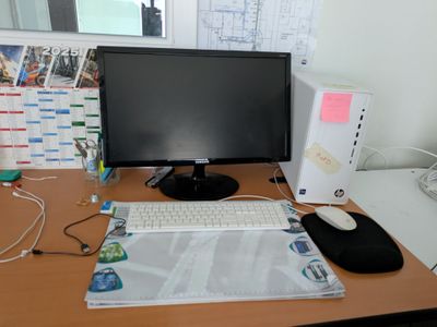 1 ensemble informatique comprenant : -1 écran SAMSUNG