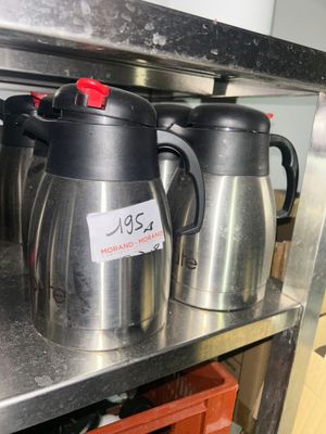il y a de nombreux modèles de bouilloires à café en rayon
