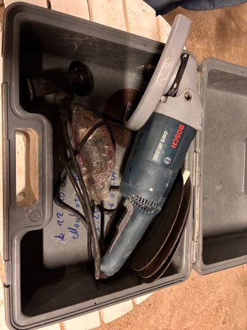 BOSCH GWS 20- 230 – Disqueuse filaire.  Démarre. Visite-le Lundi ...