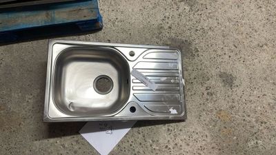 164 / Evier en INOX dimensions 75,5 x 43,5 cms /// VEND…