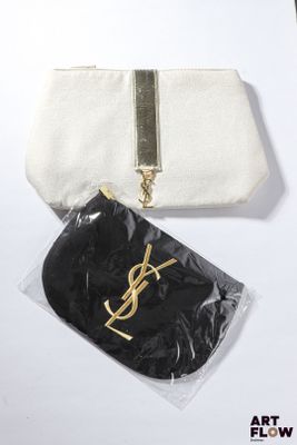 YVES SAINT LAURENT Ensemble de deux pochettes en tissu beige…