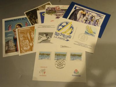 358.52 - PHILATELIE: LOT DE DOCUMENTS 1ers JOURS ETC DONT MO…