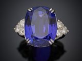 une bague en saphir et diamant