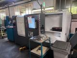 une machine qui se trouve à l'intérieur d'un bâtiment