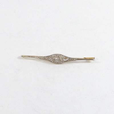 une photo d'une épingle à cheveux en or et diamants