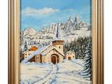 un tableau représentant une église sous la neige, avec des montagnes en arrière-plan