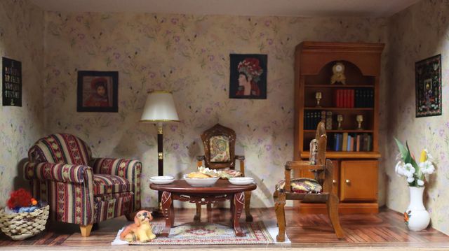 Diorama. Composition miniature, dans une vitrine en bois, vitre e...