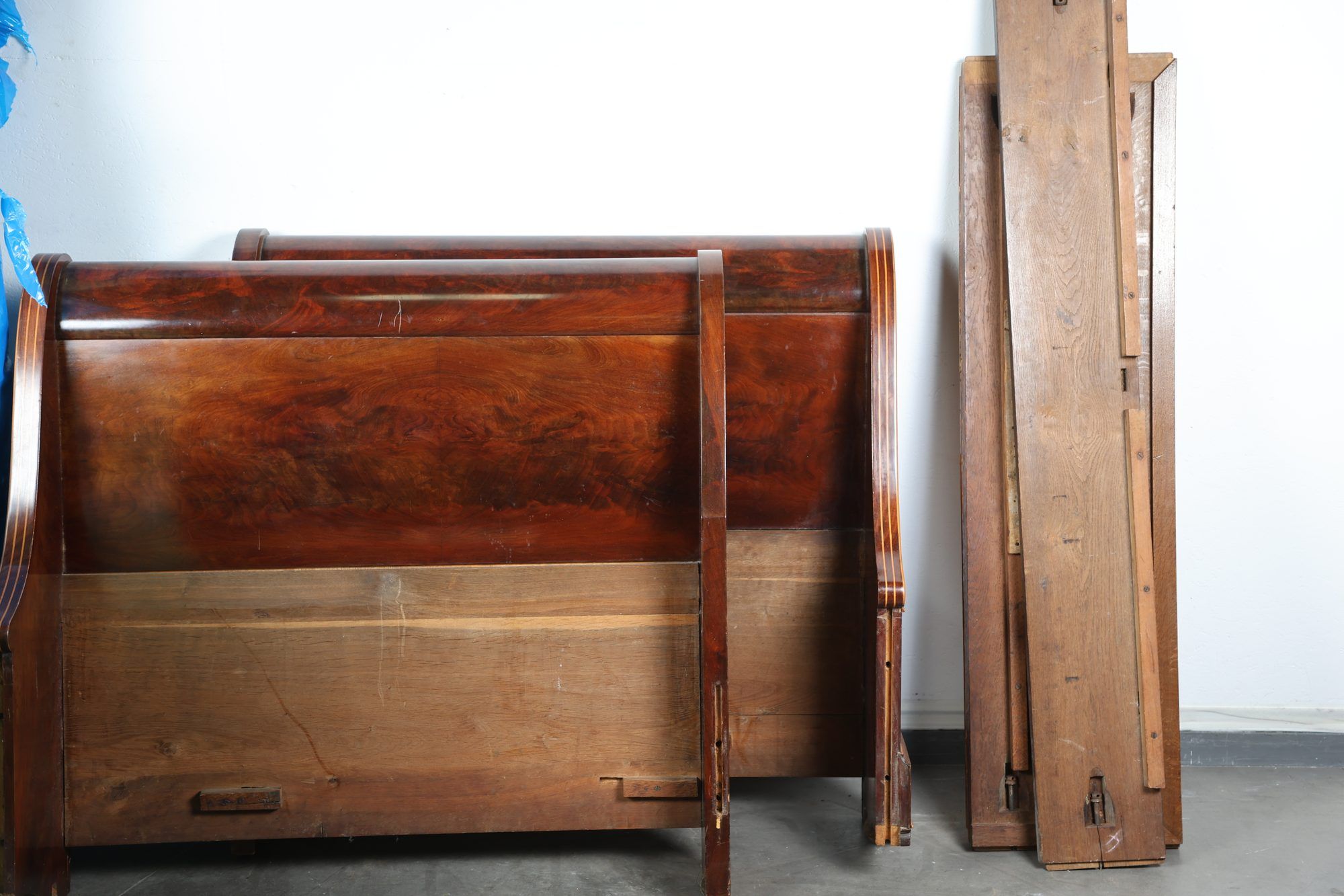 Lit bateau en placage de Ronce d'acajou et placage de ronce …