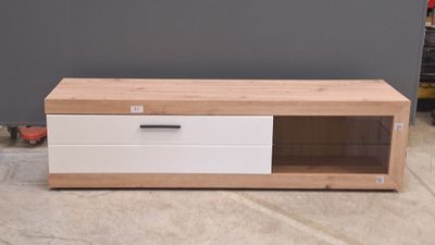 une photo d'un meuble TV blanc et en bois