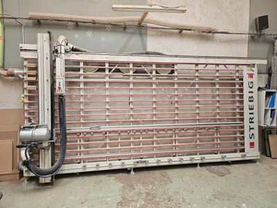 une machine qui se trouve à l'intérieur d'un bâtiment