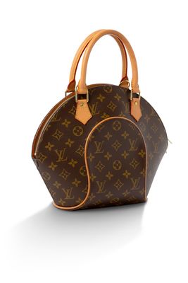 un sac à main Louis Vuitton sur fond blanc