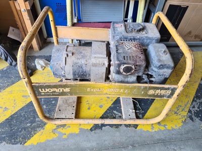 a small machine that is sitting on a pallet