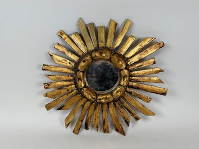 Miroir en bois sculpté et doré, la partie centrale circulair… - Photo 1