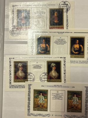 la photo d'une femme figurant sur une carte postale