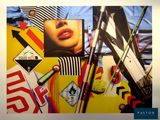 une photo d'une photo représentant une femme accrochée au mur