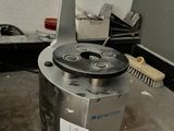 a machine that is sitting on the floor in a room