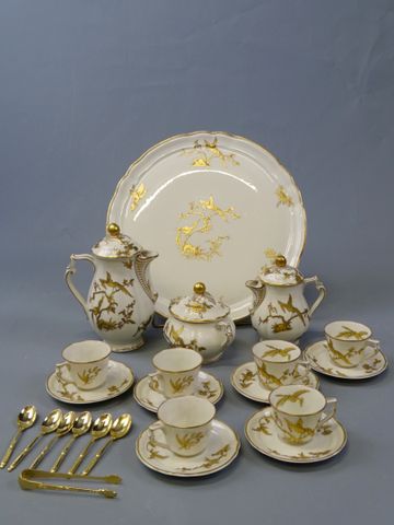 Bernardaud et Cie : service à café en porcelaine crème à décor do...