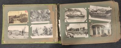 une vieille photo d'un livre contenant des photos de personnes