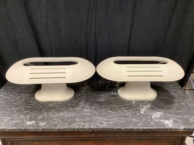 Regroupement de deux très beaux plafonniers, art déco en plâ…