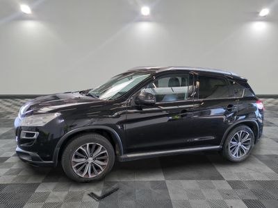Une Subaru 2020 garée dans un showroom au sol carrelé