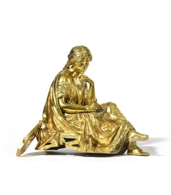 figurine en or représentant une femme et un enfant assis sur un banc