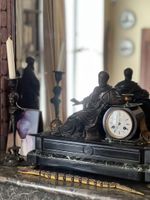 PENDULE en bronze et marbre dit « au philosophe », accoudé s… (photo 2)