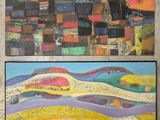 une peinture représentant un paysage et une autre représentant une ville, accrochées au mur