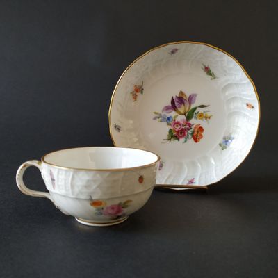 Petite tasse et sa soucoupe en porcelaine Marque aux épées c… - Photo 1