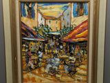 un tableau représentant une scène de rue avec des personnes assises à des tables sous des parasols