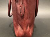 the back view of a pink purse with a zipper on it