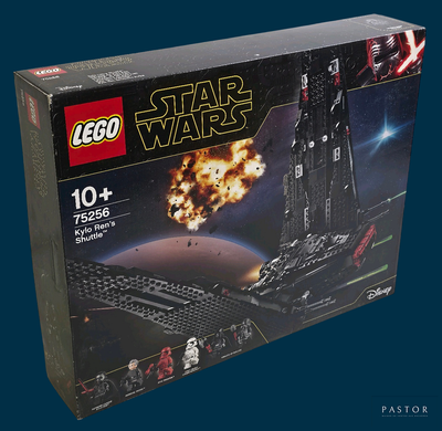 une boîte contenant un ensemble Lego Star Wars