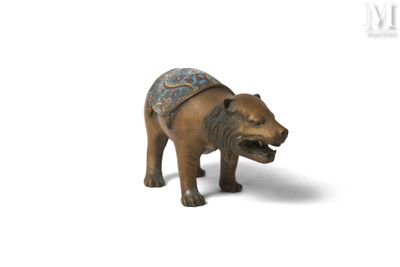 JAPON, vers 1900 Un ours en bronze et émaux cloisonnés