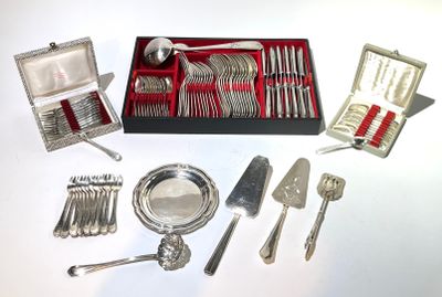 Ensemble de métal argenté comprenant une ménagère à décor rocaille (12 - Photo 1