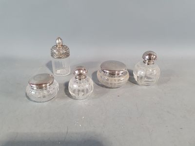 trois salières et poivrières plaquées argent et un bocal en verre