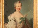un tableau représentant une femme en robe blanche avec un nœud vert