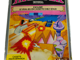 un vieux jeu vidéo intitulé « Cosmic Avenger » sur la jaquette