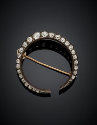 une broche ancienne en diamants et or