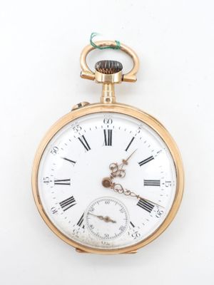 une montre de poche en or avec des chiffres romains